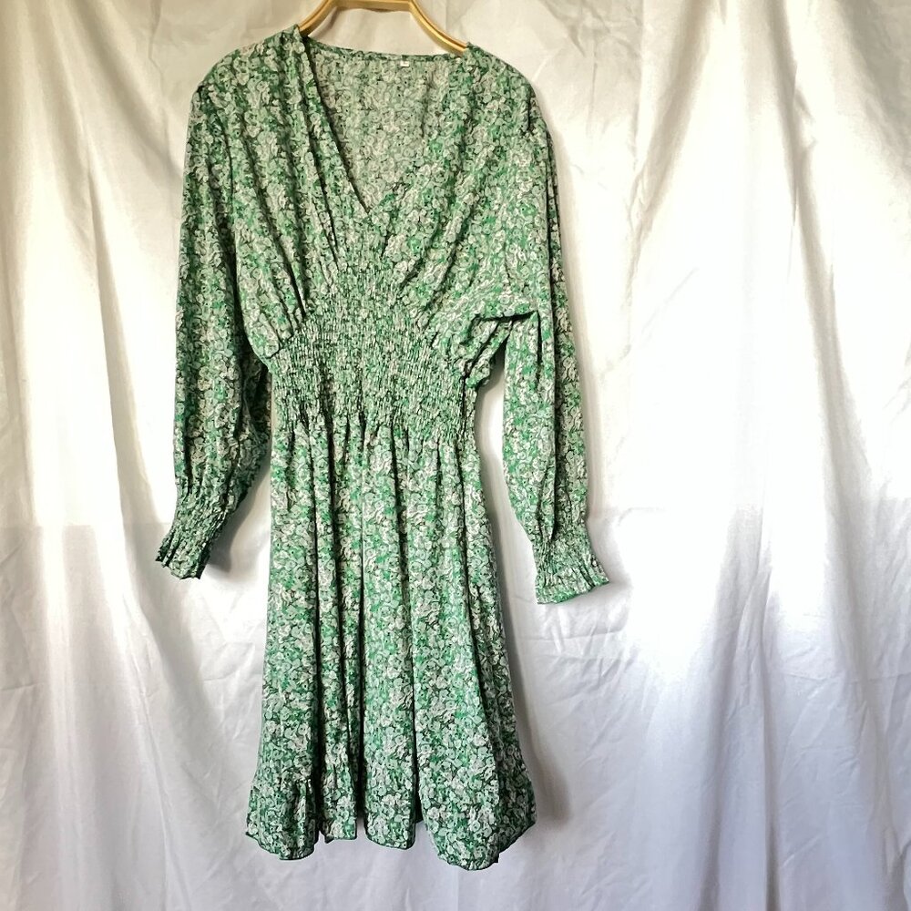 Item 107  - Womens Green Long Sleeve Flutter Dress - Size L - EUC - Worn Once!
